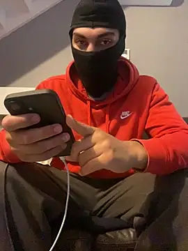 Snapshot of Ryan2205 chatting on 10.04.25 Ryan2205 online show from 10.04.25