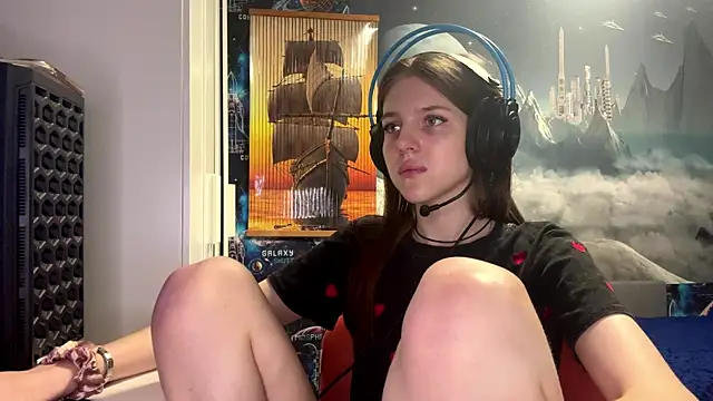 Elira Breeze online show from 11.21.25