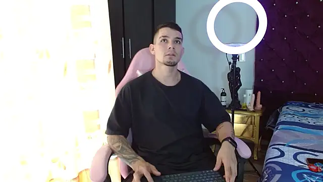 BooyHott  online show from 11.04.25