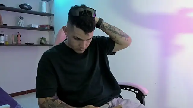 BooyHott  online show from 12.19.25