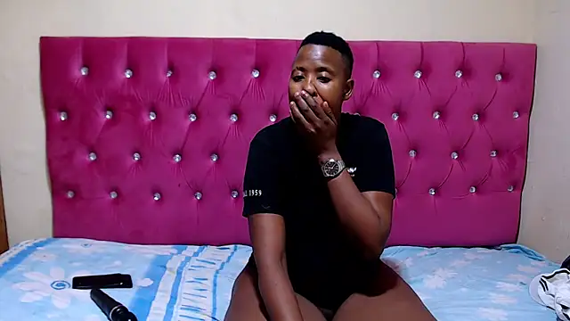 Snapshot of SexyCurves96 chatting on 10.05.25 SexyCurves96 online show from 10.05.25