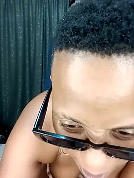 Snapshot of SexyCurves96 chatting on 10.05.25 SexyCurves96 online show from 10.05.25