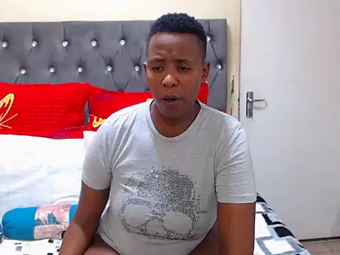 Snapshot of SexyCurves96 chatting on 10.08.25 SexyCurves96 online show from 10.08.25