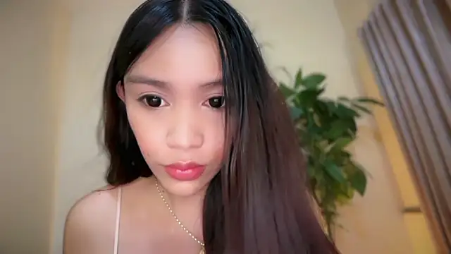 Snapshot of UrIdealGirl_Jade chatting on 07.18.26 UrIdealGirl Jade online show from 07.18.26