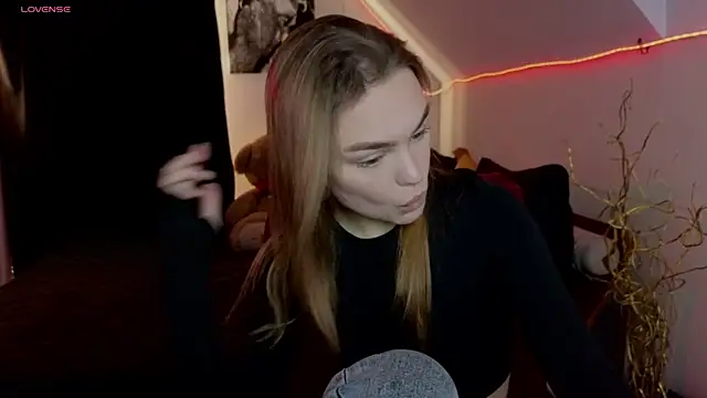 KitsyMoore online show from 11.07.25