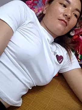 Snapshot of phuongxinhxan chatting on 10.04.25 phuongxinhxan online show from 10.04.25