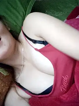 Snapshot of phuongxinhxan chatting on 10.28.25 phuongxinhxan online show from 10.28.25