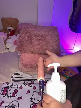 Snapshot of Mericute_ chatting on 10.17.25 Mericute online show from 10.17.25