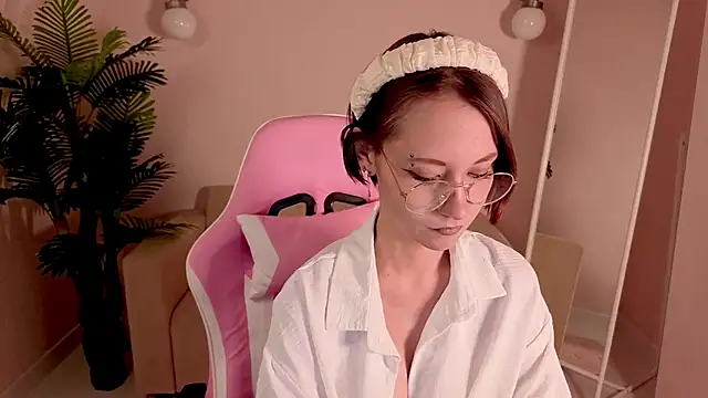 prettiestwinsor online show from 10.25.25