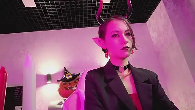 prettiestwinsor online show from 10.30.25