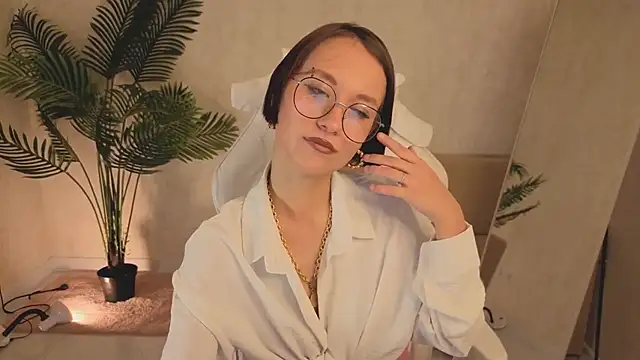 prettiestwinsor online show from 11.06.25