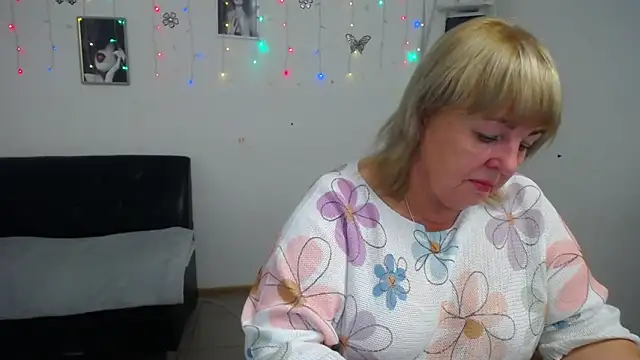 Snapshot of MilenaWedxy chatting on 10.08.25 MilenaWedxy online show from 10.08.25