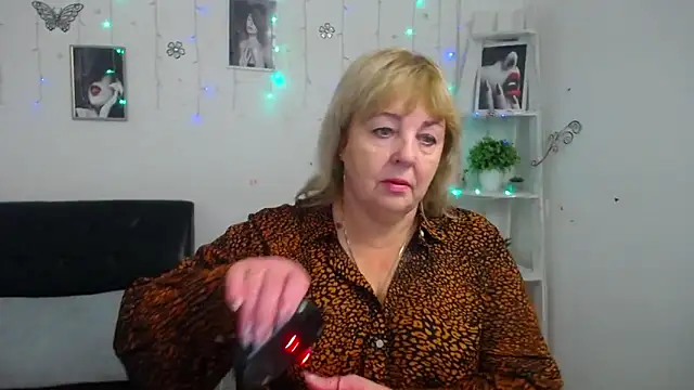 Snapshot of MilenaWedxy chatting on 10.10.25 MilenaWedxy online show from 10.10.25