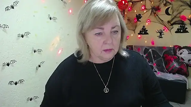 Snapshot of MilenaWedxy chatting on 10.26.25 MilenaWedxy online show from 10.26.25