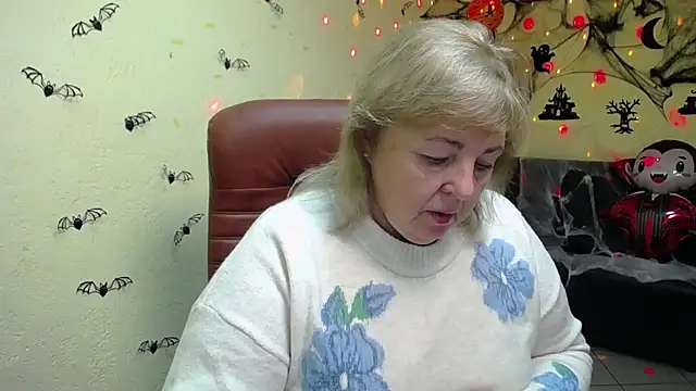 Snapshot of MilenaWedxy chatting on 10.30.25 MilenaWedxy online show from 10.30.25