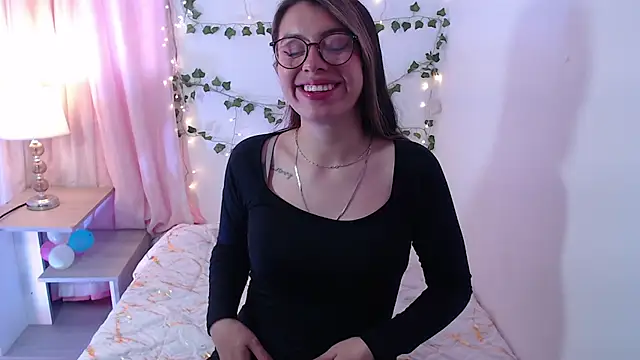 Snapshot of kamillew chatting on 09.21.25 kamillew online show from 09.21.25