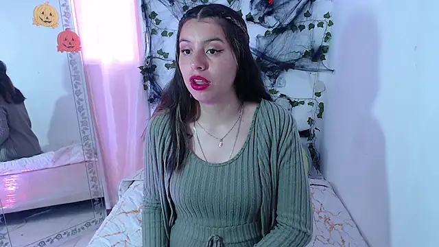 Snapshot of kamillew chatting on 10.22.25 kamillew online show from 10.22.25