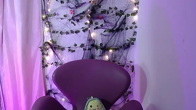 Snapshot of kamillew chatting on 10.27.25 kamillew online show from 10.27.25