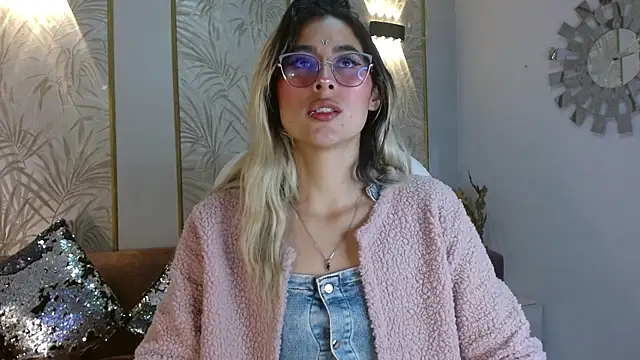 LunaaGrey  online show from 11.05.25