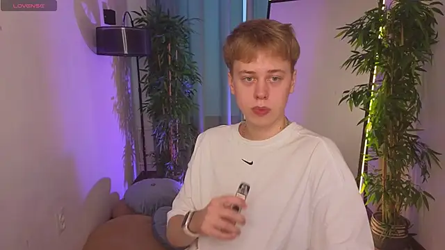 bee boy  online show from 09.21.25