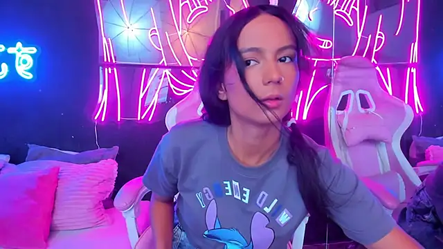 Snapshot of Star_Liight chatting on 10.20.25 Star Liight online show from 10.20.25