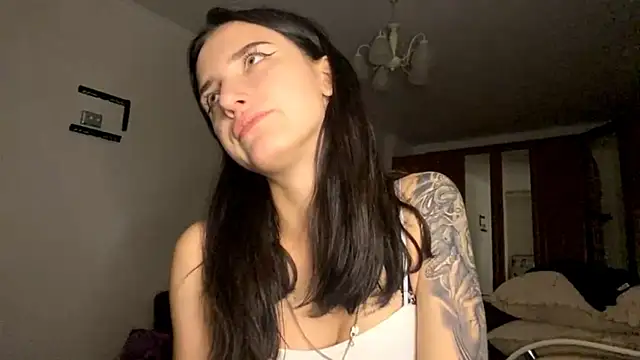 TifanyRawi online show from 10.03.25