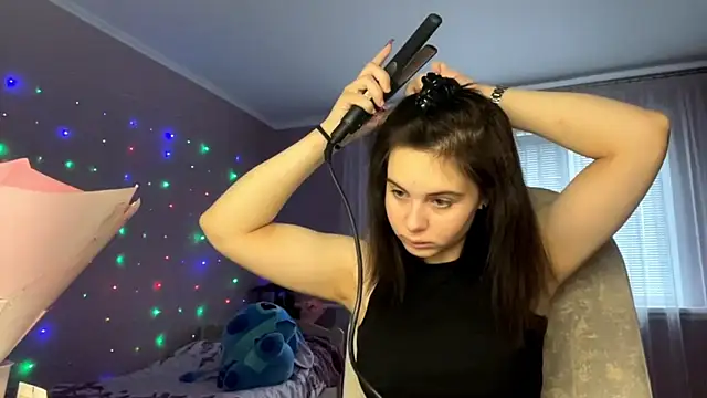 MollyPartey online show from 10.18.25