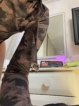 Snapshot of Lissa_kis chatting on 10.30.25 Lissa kis online show from 10.30.25