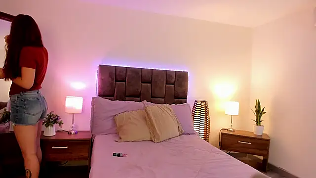 Snapshot of Aliccecullen chatting on 10.08.25 Aliccecullen online show from 10.08.25