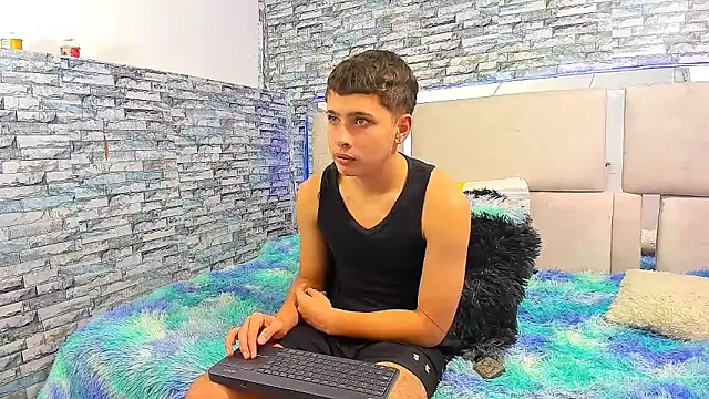 Julian wolf18 online show from 10.16.25