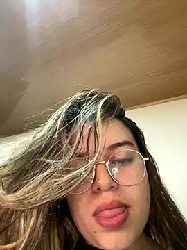 Snapshot of Aphrill chatting on 09.20.25 Aphrill online show from 09.20.25