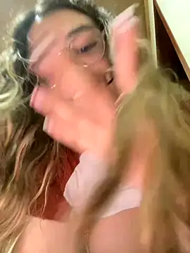 Snapshot of Aphrill chatting on 09.22.25 Aphrill online show from 09.22.25