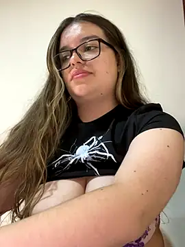 Snapshot of Aphrill chatting on 10.02.25 Aphrill online show from 10.02.25