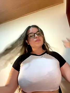 Snapshot of Aphrill chatting on 11.02.25 Aphrill online show from 11.02.25