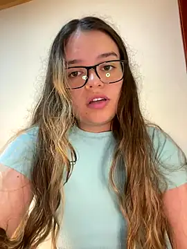 Snapshot of Aphrill chatting on 11.04.25 Aphrill online show from 11.04.25