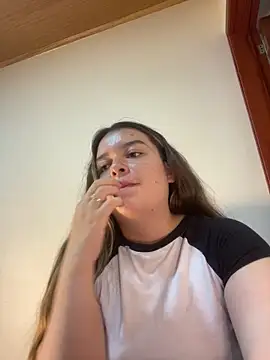 Snapshot of Aphrill chatting on 11.10.25 Aphrill online show from 11.10.25