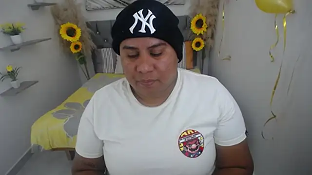 Snapshot of hotlesby_valery chatting on 10.13.25 hotlesby valery online show from 10.13.25