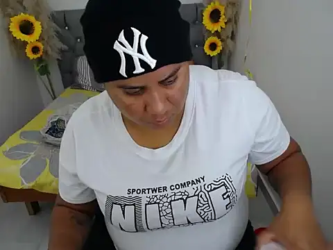 Snapshot of hotlesby_valery chatting on 10.25.25 hotlesby valery online show from 10.25.25