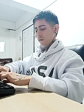 Snapshot of Kriss_Mercury chatting on 10.07.25 Kriss Mercury online show from 10.07.25