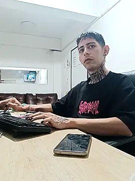 Snapshot of Kriss_Mercury chatting on 10.30.25 Kriss Mercury online show from 10.30.25