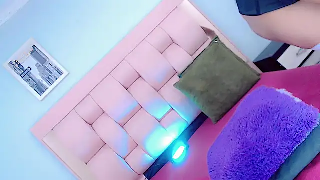 Snapshot of AdharaDaboin chatting on 10.15.25 AdharaDaboin online show from 10.15.25