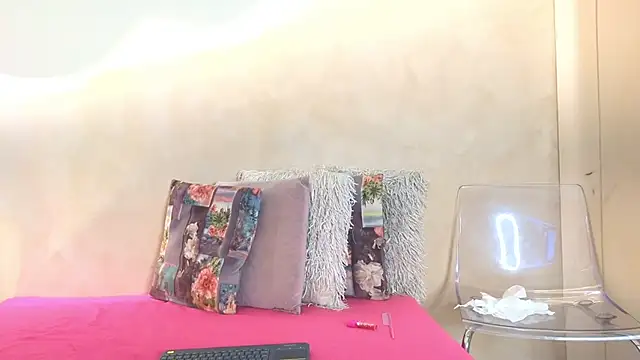 SaraGuzmann online show from 03.04.26