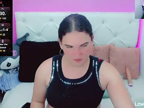 Snapshot of x_daniiela_x chatting on 10.24.25 x daniiela x online show from 10.24.25