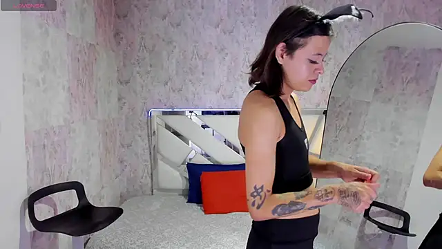 Snapshot of sarita_princess7 chatting on 11.17.25 sarita princess7 online show from 11.17.25