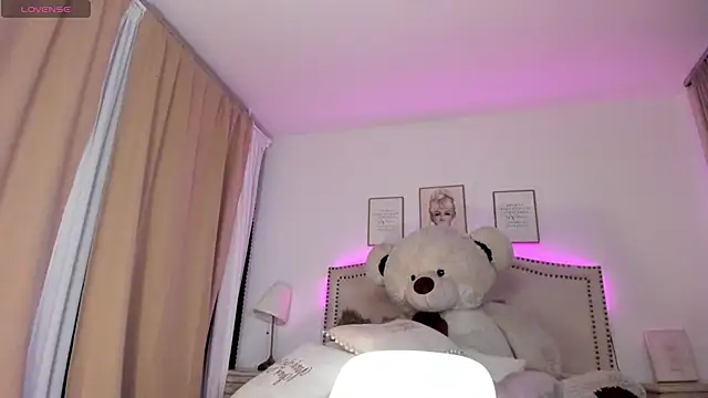 Snapshot of Haru_bloom chatting on 09.23.25 Haru bloom online show from 09.23.25