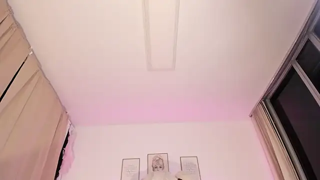 Snapshot of Haru_bloom chatting on 10.08.25 Haru bloom online show from 10.08.25