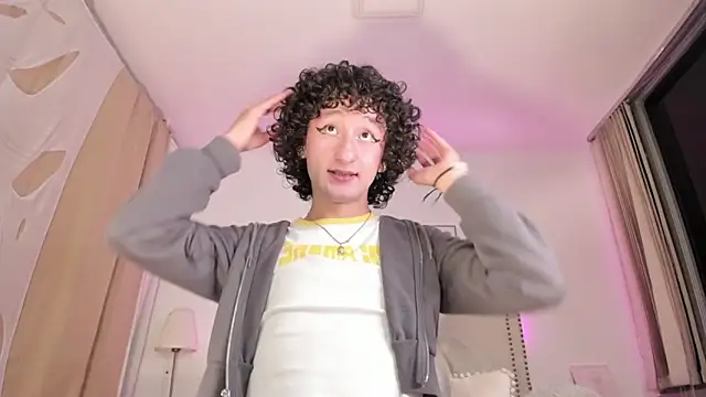 Snapshot of Haru_bloom chatting on 10.15.25 Haru bloom online show from 10.15.25