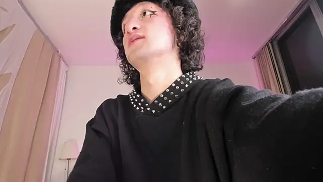 Snapshot of Haru_bloom chatting on 10.17.25 Haru bloom online show from 10.17.25