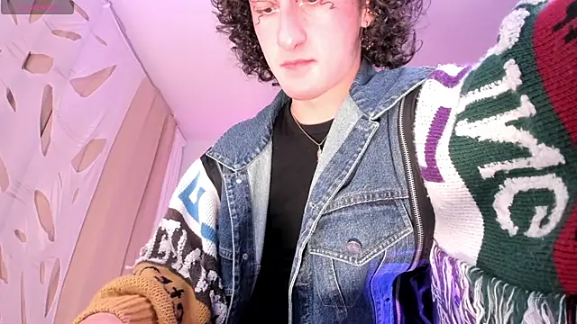 Snapshot of Haru_bloom chatting on 10.30.25 Haru bloom online show from 10.30.25