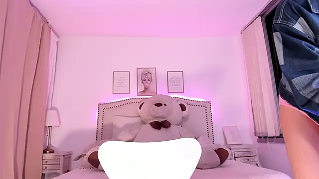 Snapshot of Haru_bloom chatting on 11.06.25 Haru bloom online show from 11.06.25